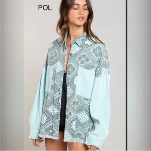#159 POL Women's Blue Patterned Button Down Shirt